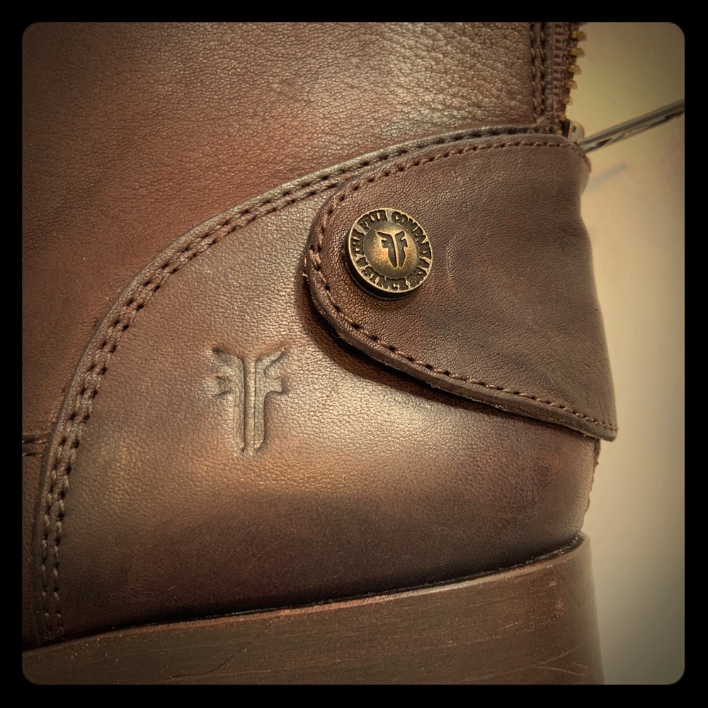 FRYE  7.5 (38) Ankle Boots. EUC